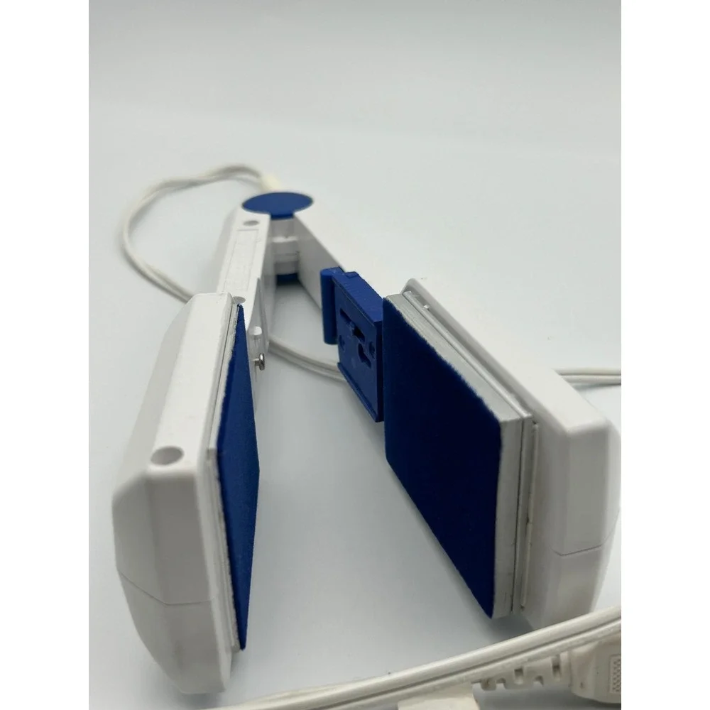 Conair Shiny Straight CS7 Hair Straightener Flat Iron White Blue 120V 43W